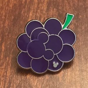 6/25$ Disney Mickey Mouse Grapes Trader Pin